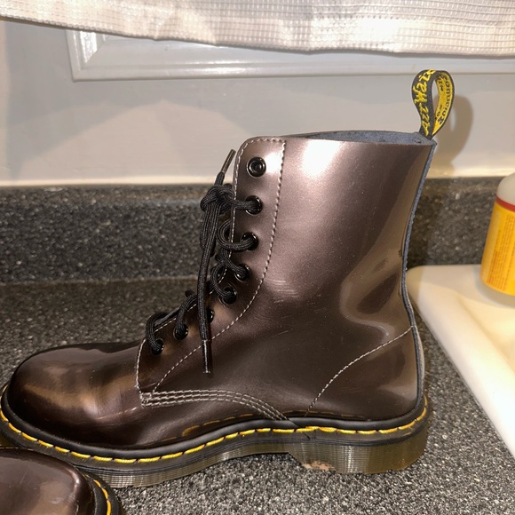 Classic Dr. Martens Boots Size 9 - Picture 7 of 8